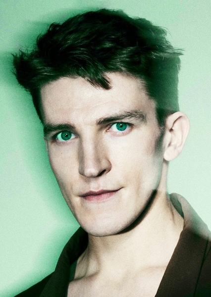 Ewan Mitchell photo