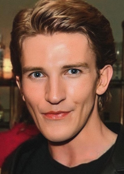 Ewan Mitchell photo