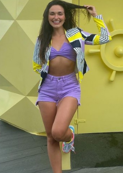 Fefi Oliveira photo