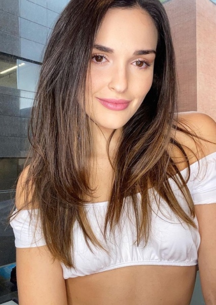 Fefi Oliveira photo