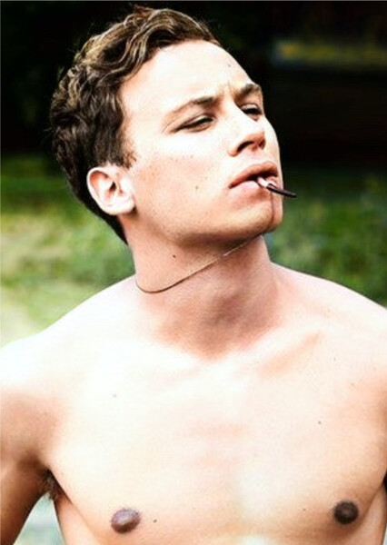 Finn Cole photo