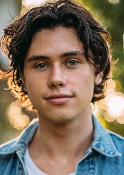 Finn Roberts photo
