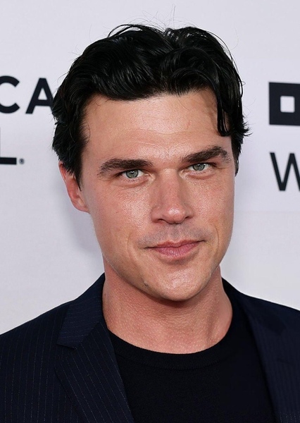 Finn Wittrock photo
