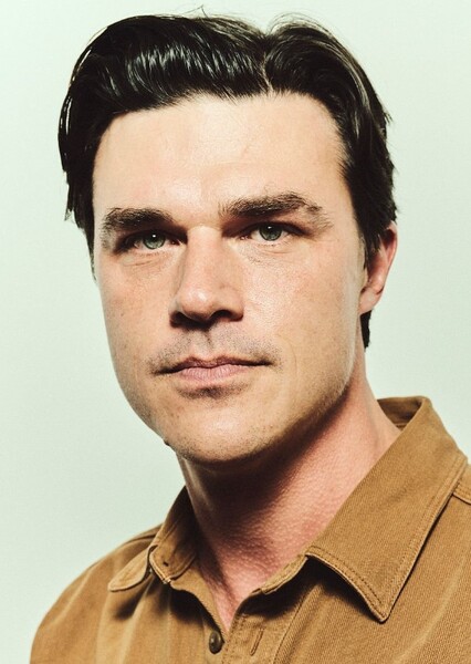Finn Wittrock photo