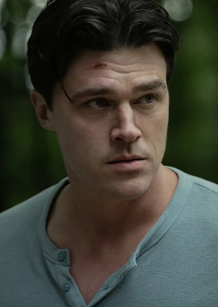 Finn Wittrock photo