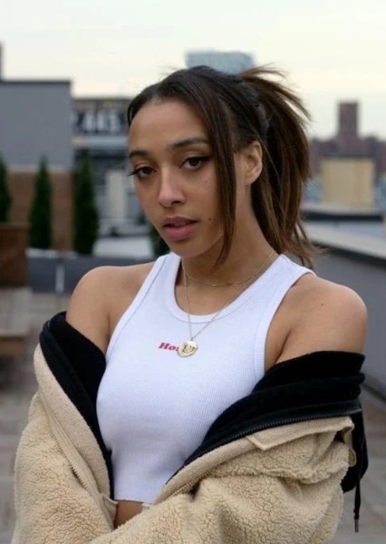 Fiona Nova photo