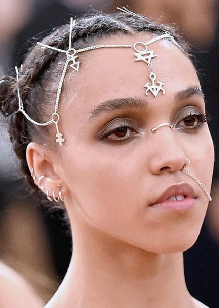 FKA twigs photo