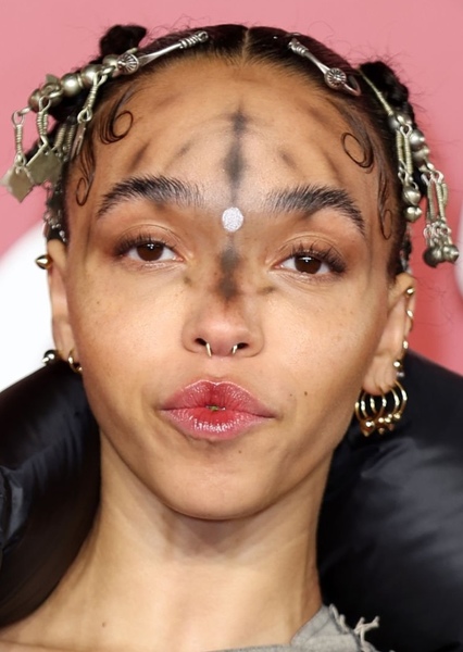 FKA twigs photo