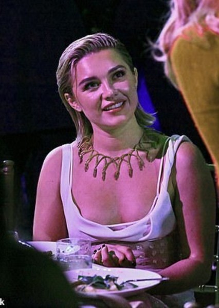 Florence Pugh photo