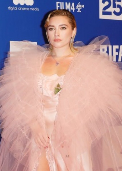 Florence Pugh photo