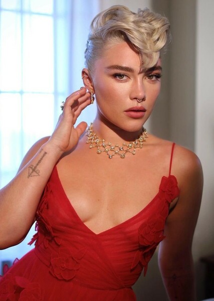 Florence Pugh photo