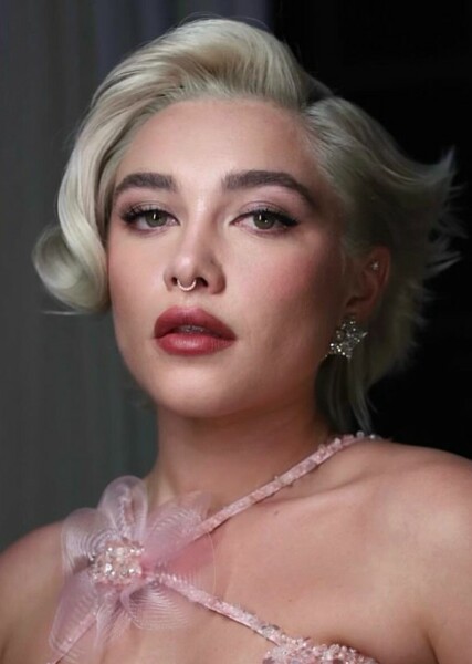 Florence Pugh photo