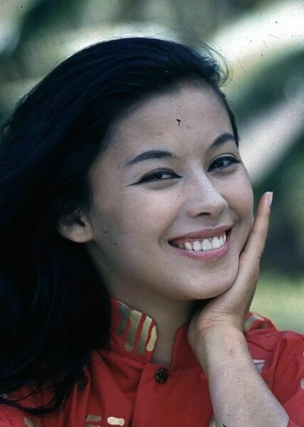 France Nuyen photo