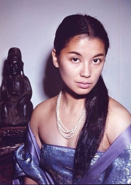France Nuyen photo