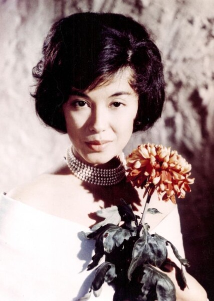 France Nuyen photo