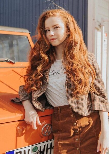 Francesca Capaldi photo