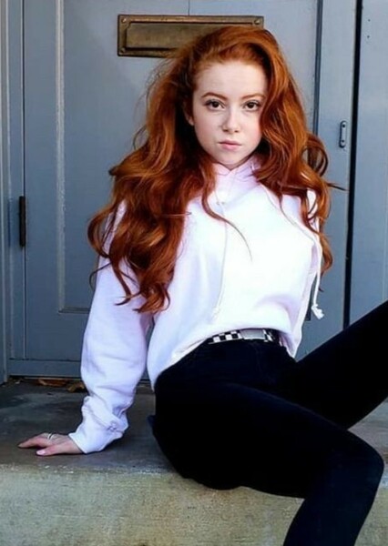 Francesca Capaldi photo