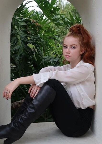 Francesca Capaldi photo