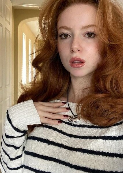 Francesca Capaldi photo