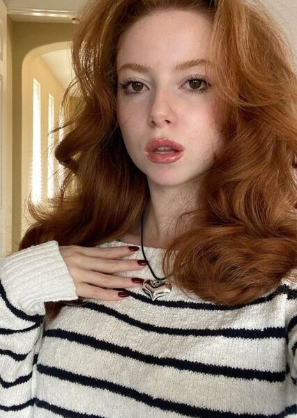 Francesca Capaldi photo
