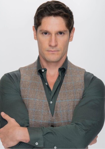 Francisco Pizaña as Pedro Montecinos Briones in Buscando a María (México)