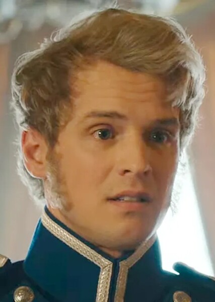 Freddie Stroma photo