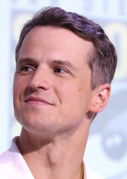 Freddie Stroma photo