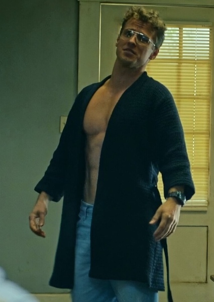 Freddie Stroma photo