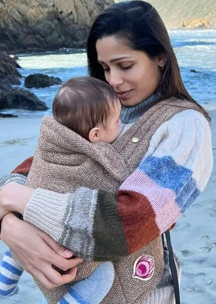 Freida Pinto photo