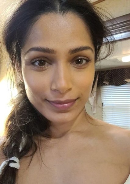Freida Pinto photo