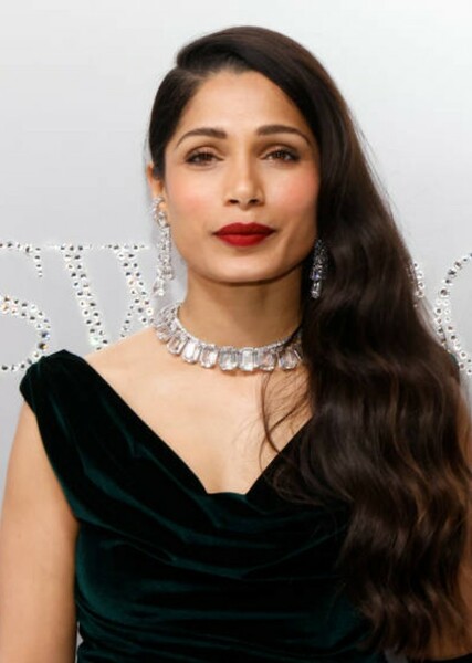 Freida Pinto photo