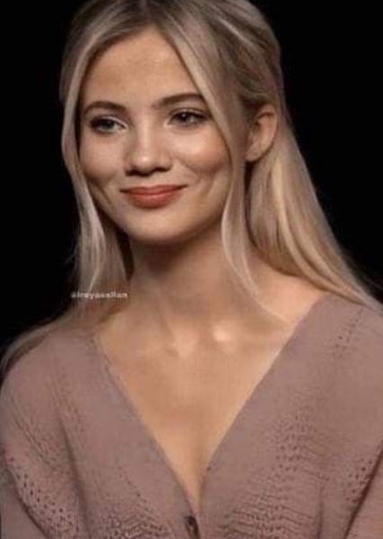 Freya Allan photo
