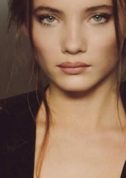 Freya Allan photo