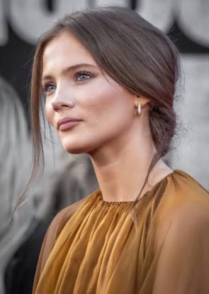 Freya Allan photo