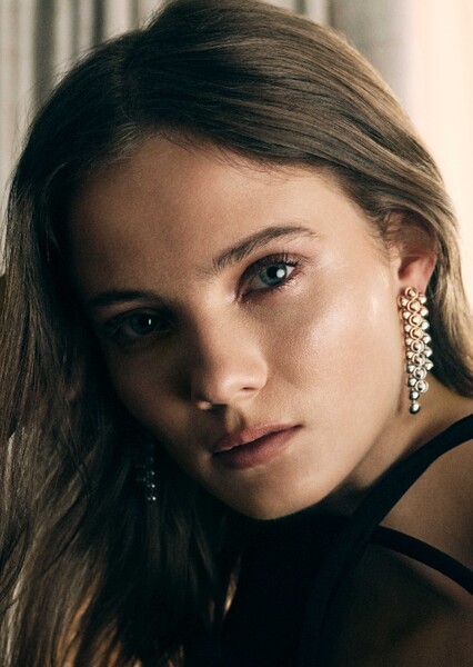Freya Allan photo