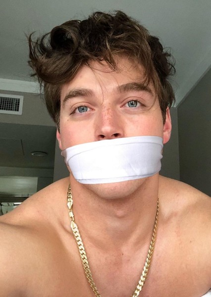 Froy Gutierrez photo
