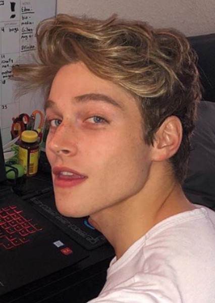 Froy Gutierrez photo