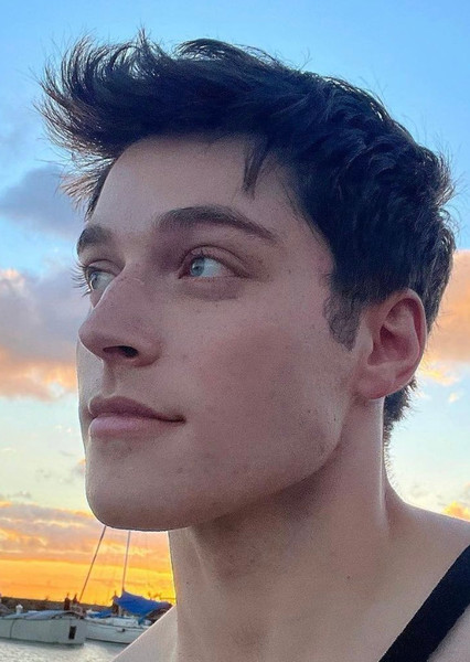 Froy Gutierrez photo