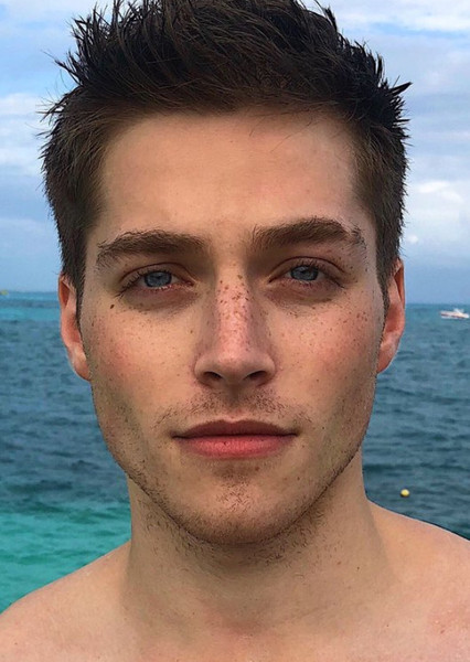 Froy Gutierrez photo