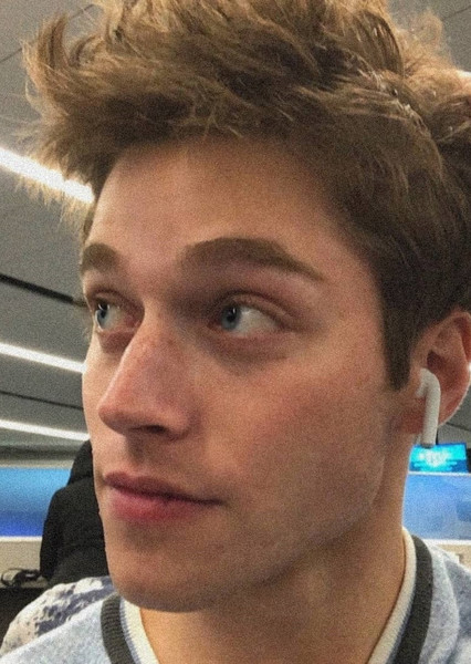 Froy Gutierrez photo