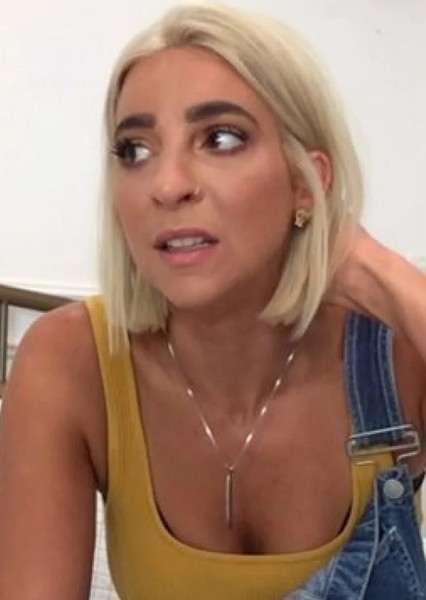 Gabbie Hanna photo