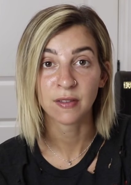 Gabbie Hanna photo