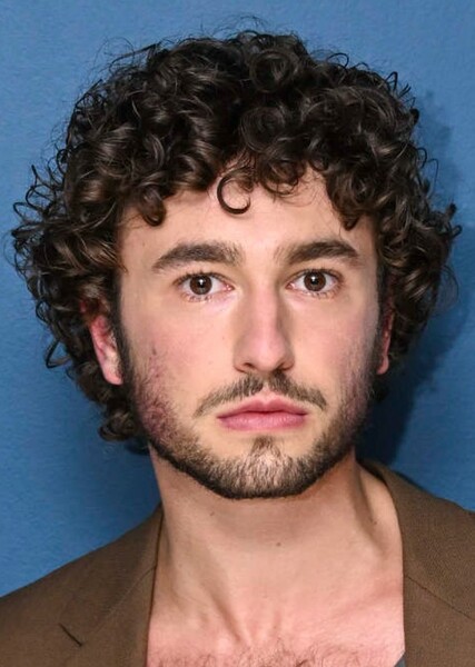 Gabriel LaBelle photo