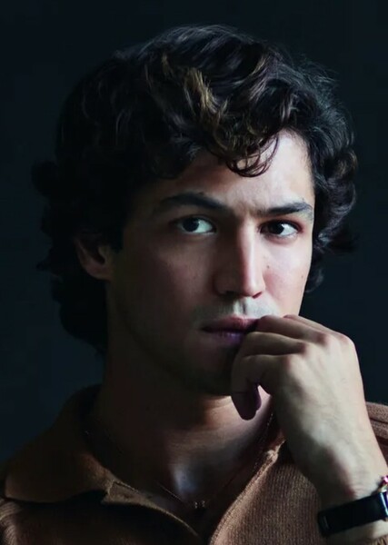 Gabriel Leone photo