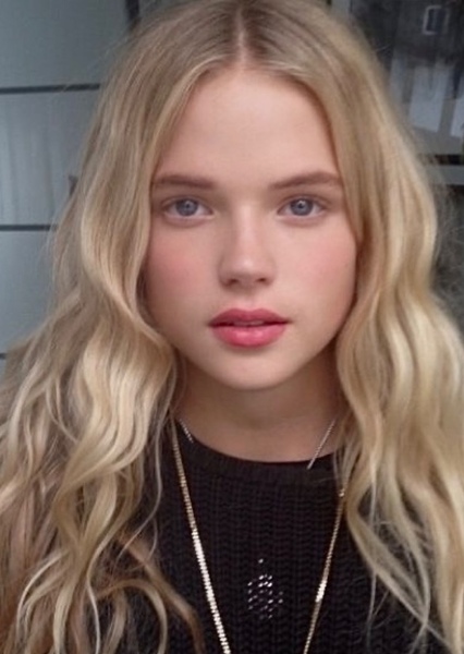 Gabriella Wilde photo
