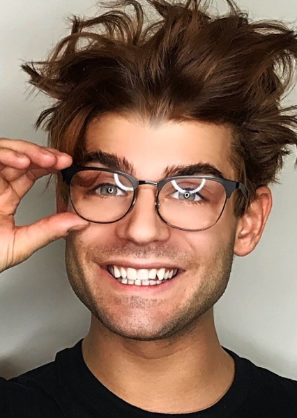 Garrett Clayton photo