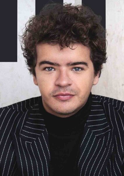 Gaten Matarazzo photo
