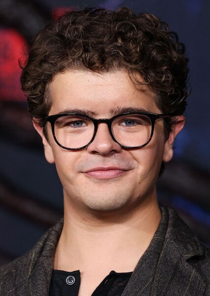 Gaten Matarazzo photo