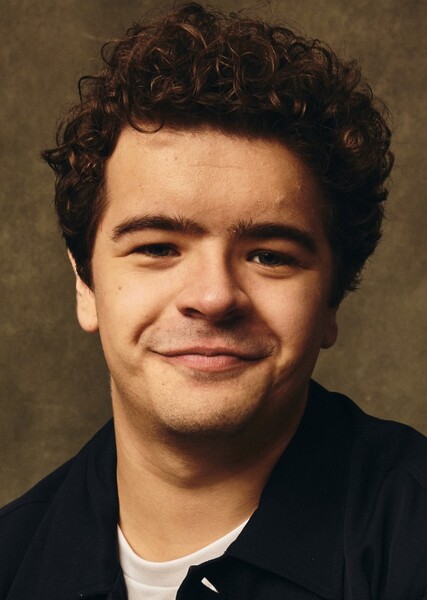 Gaten Matarazzo photo