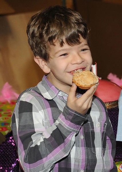 Gaten Matarazzo photo